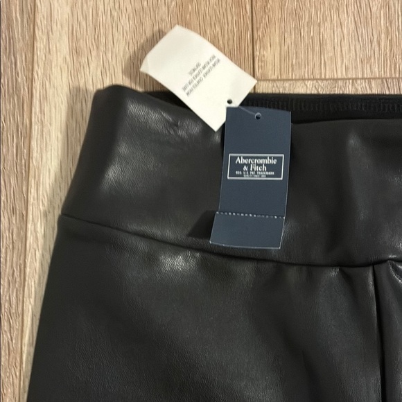NWT | Abercrombie & Fitch faux leather leggings small - Picture 3 of 6